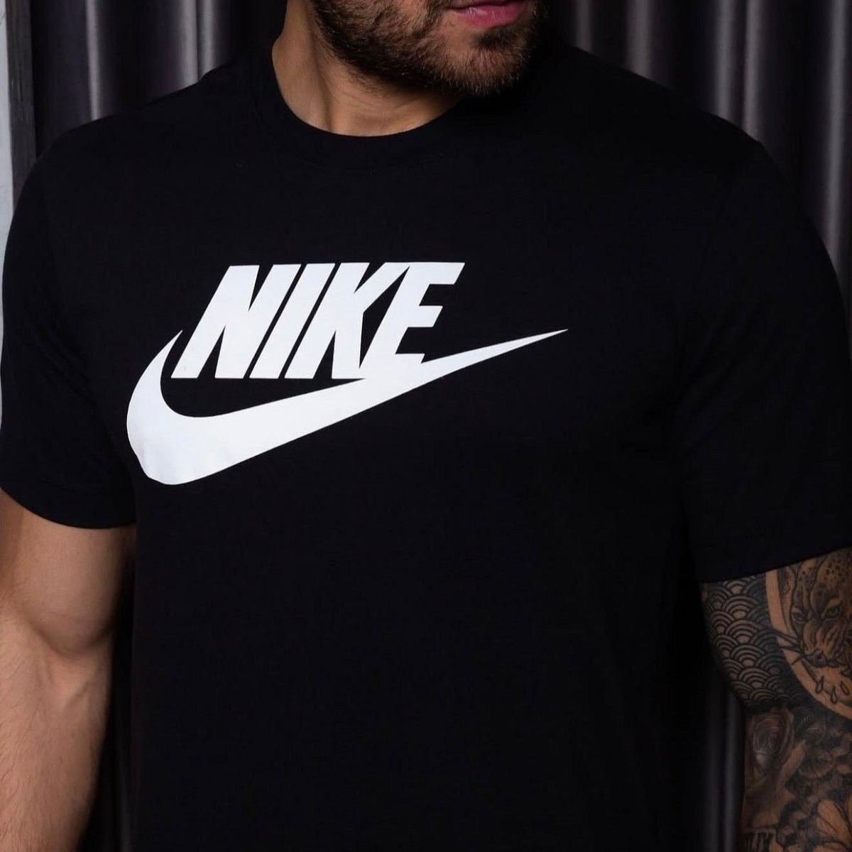 Camiseta Nike Sportswear Icon Futura