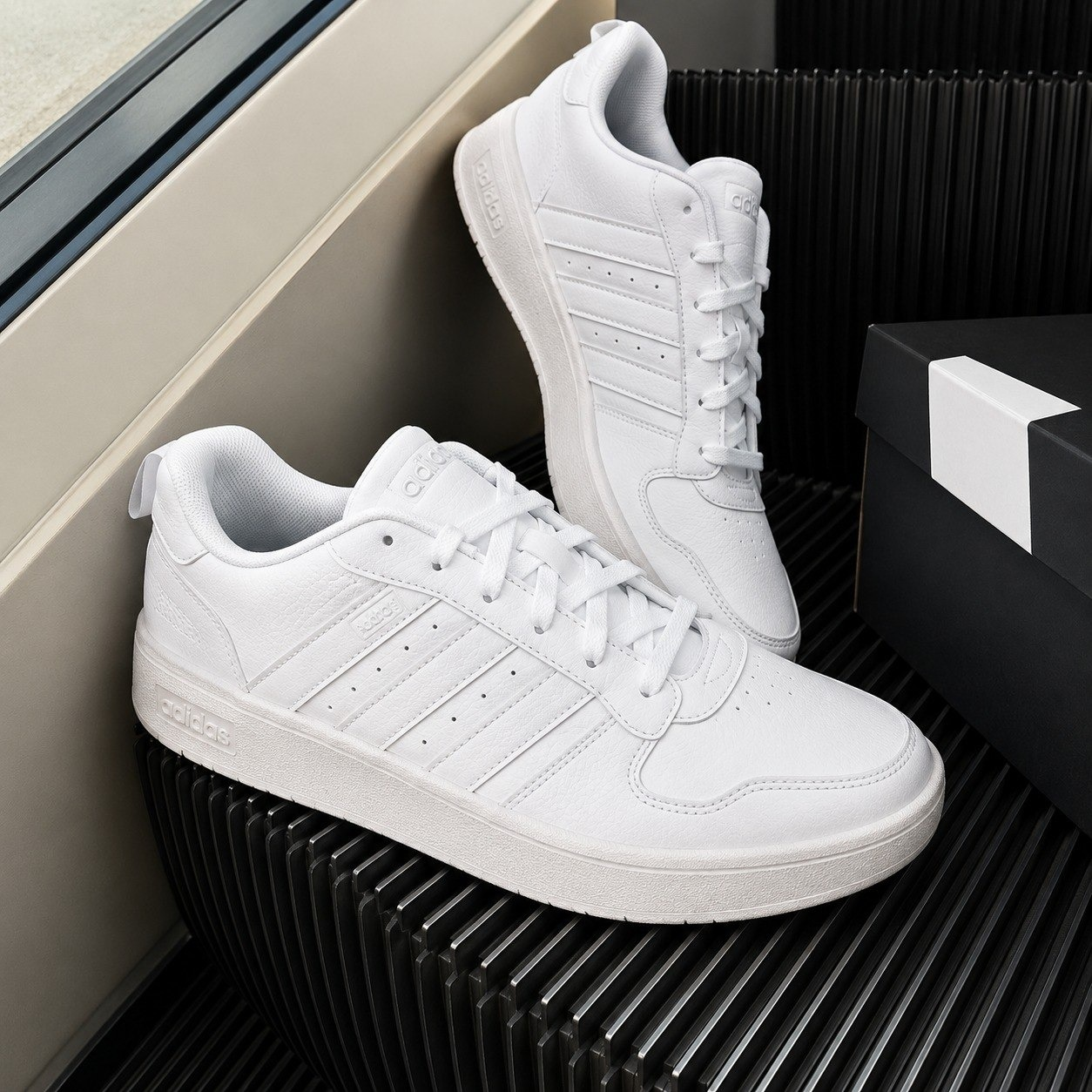 Tênis Adidas Courtblock 26
